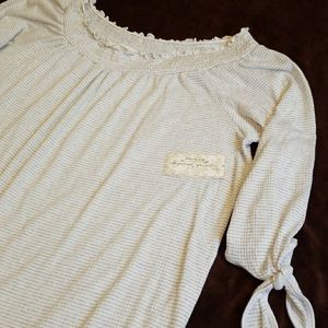 NWT! Grey and White With Tie Sleeves